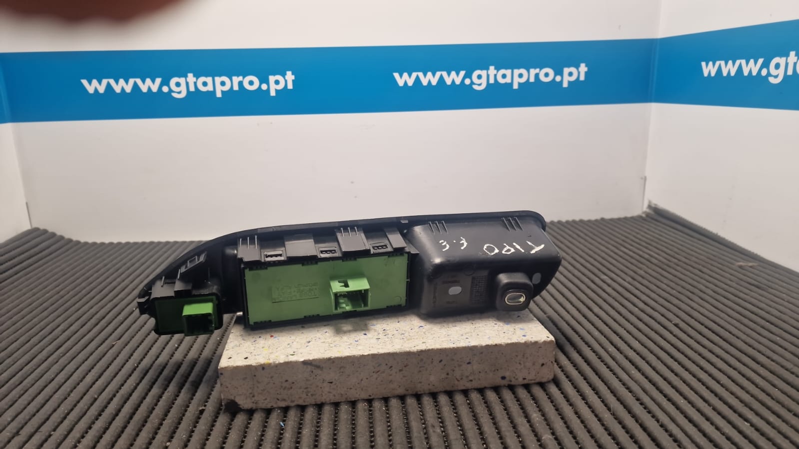 Links Front Fenster control