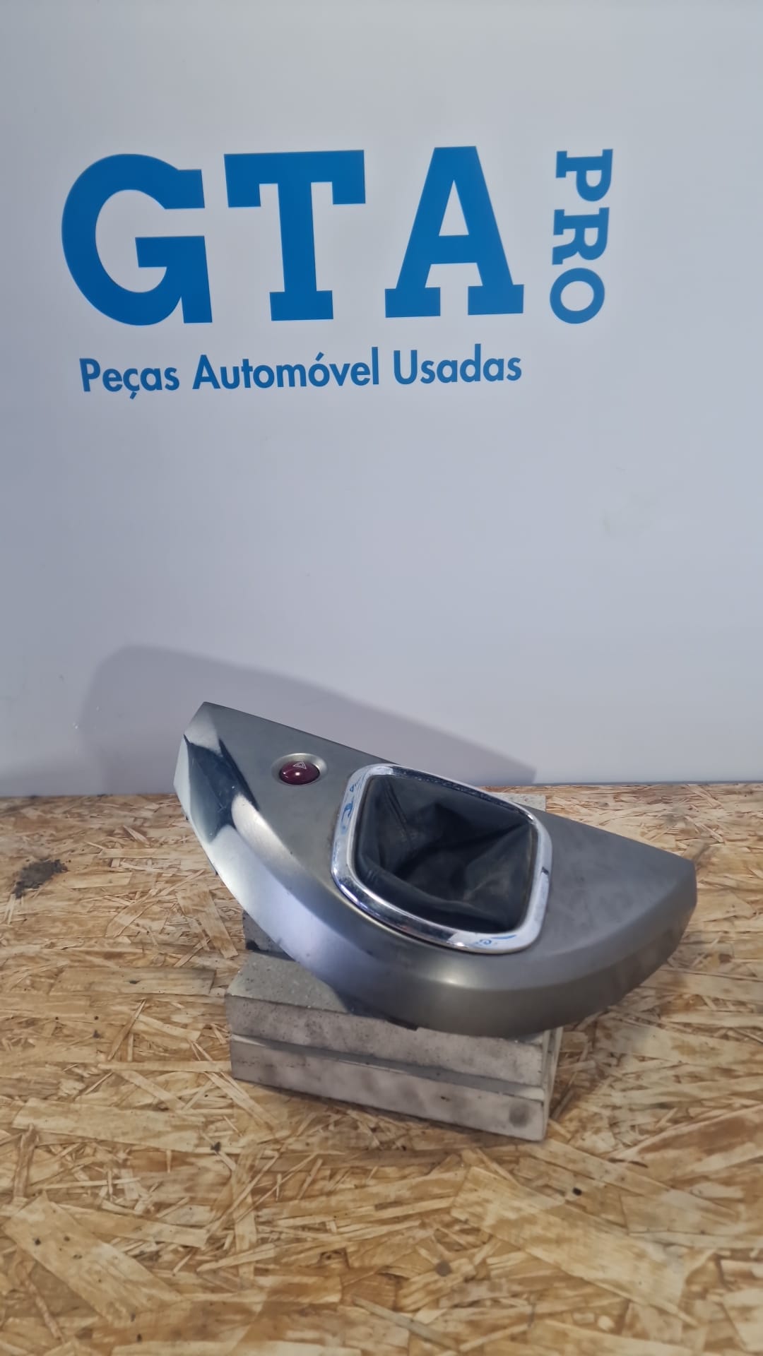 Gear Selector Bezel - MITSUBISHI GRANDIS