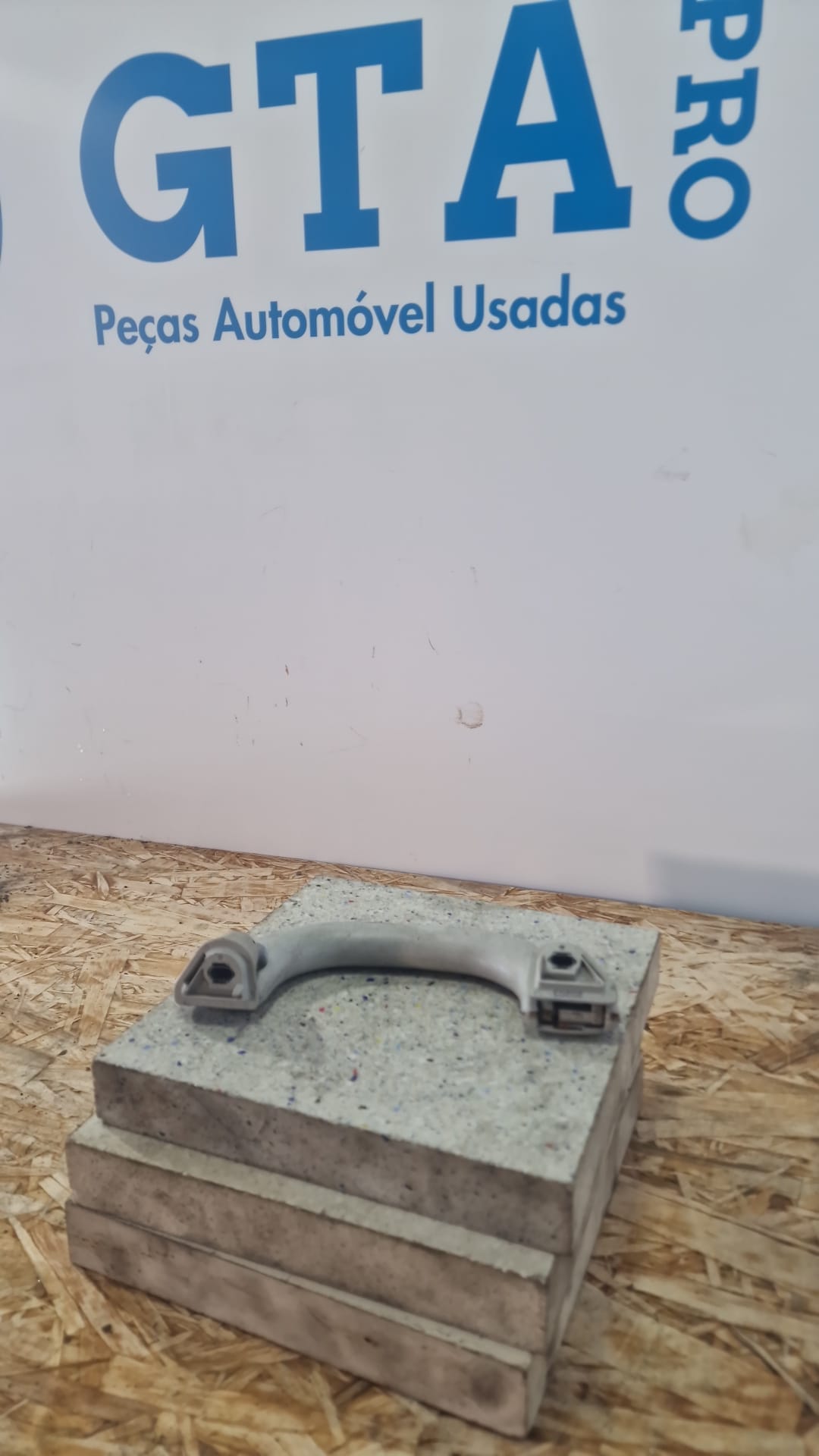 Asidero del techo delantero derecho