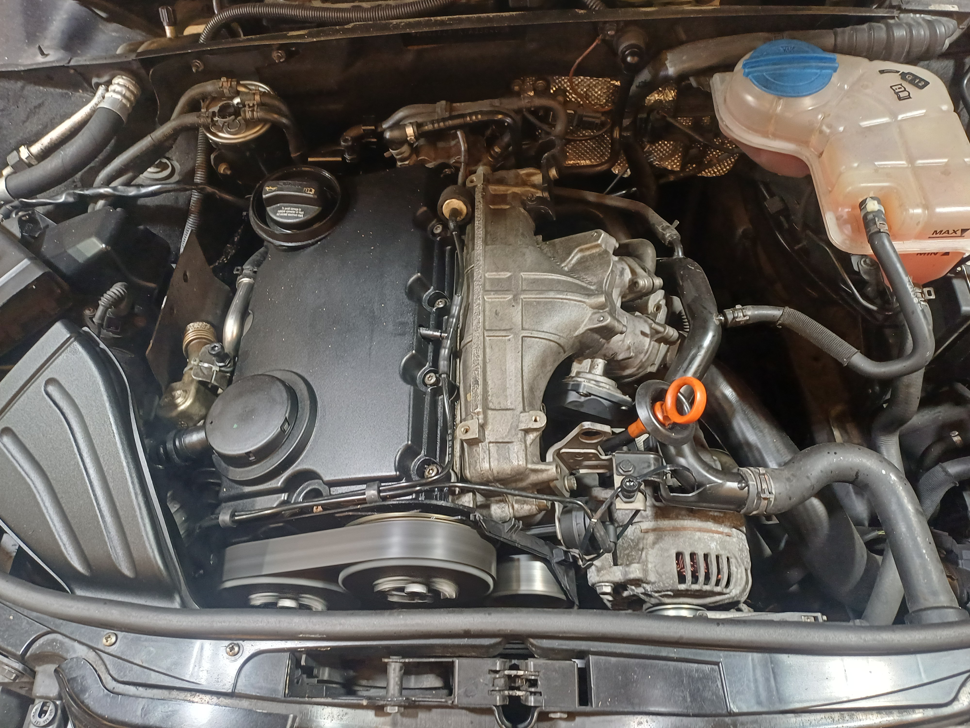OPEL ASTRA J três volumes