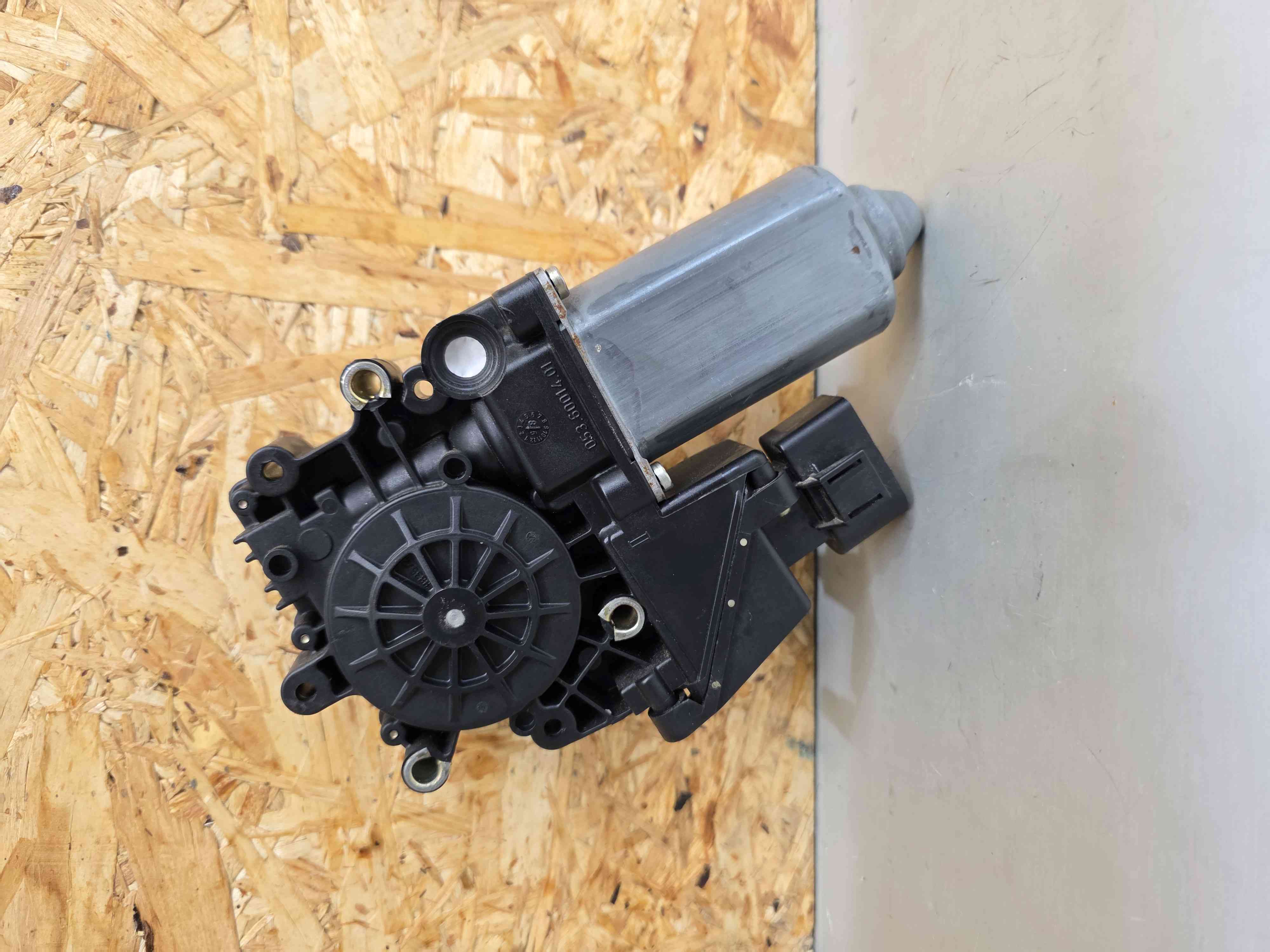 MOTOR DO ELEVADOR VIDRO FRT ESQ
