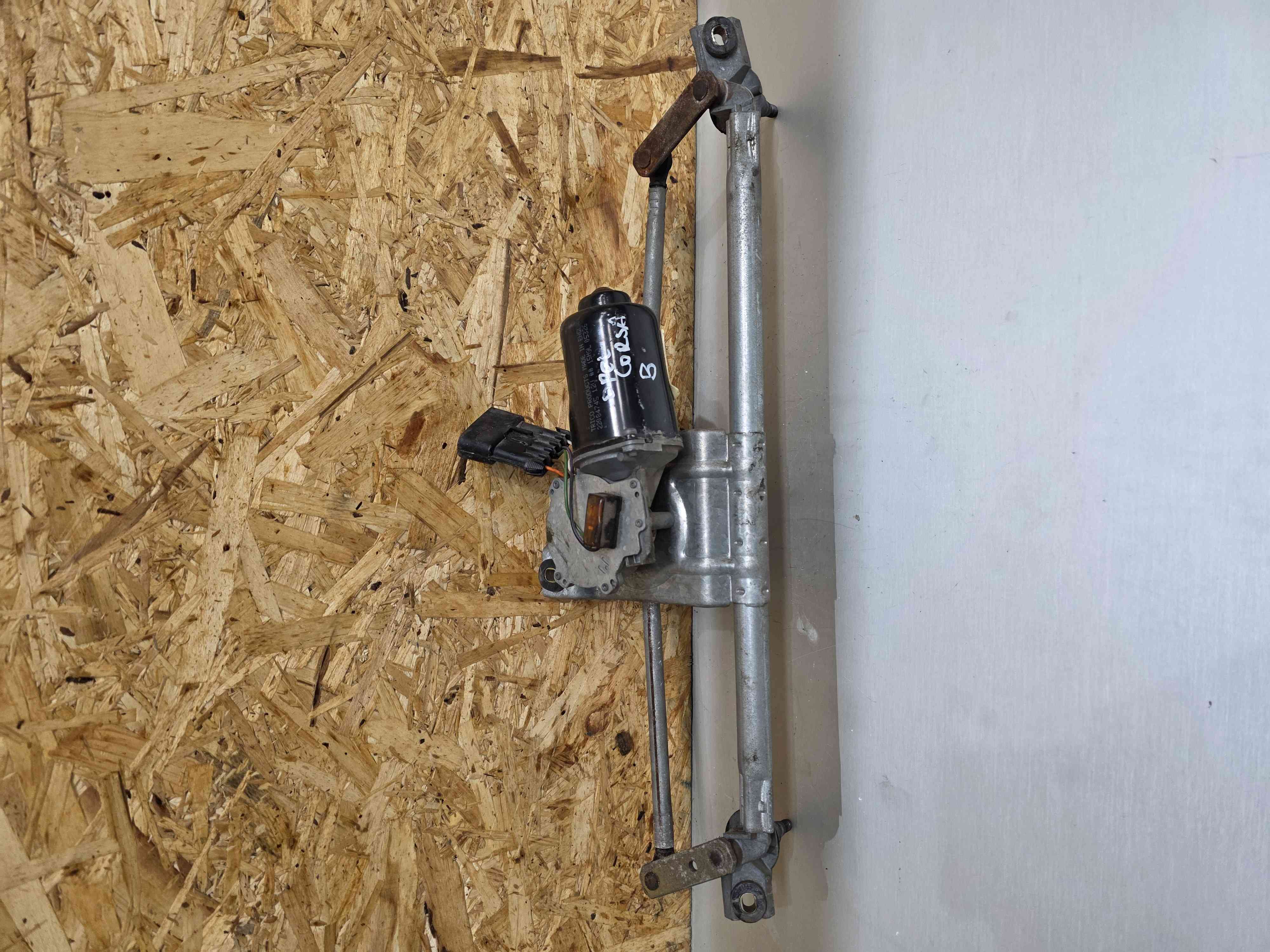 Essuie-glace moteur avant - OPEL CORSA B