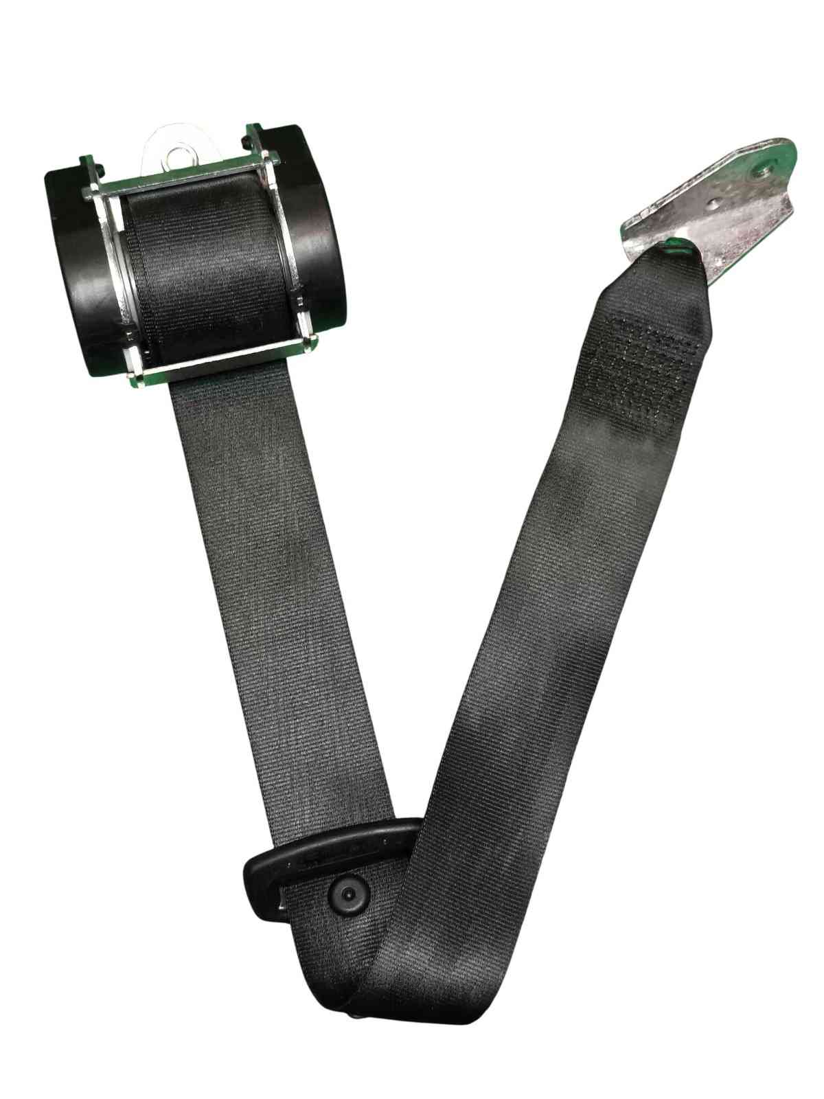 Links rear seatbelt