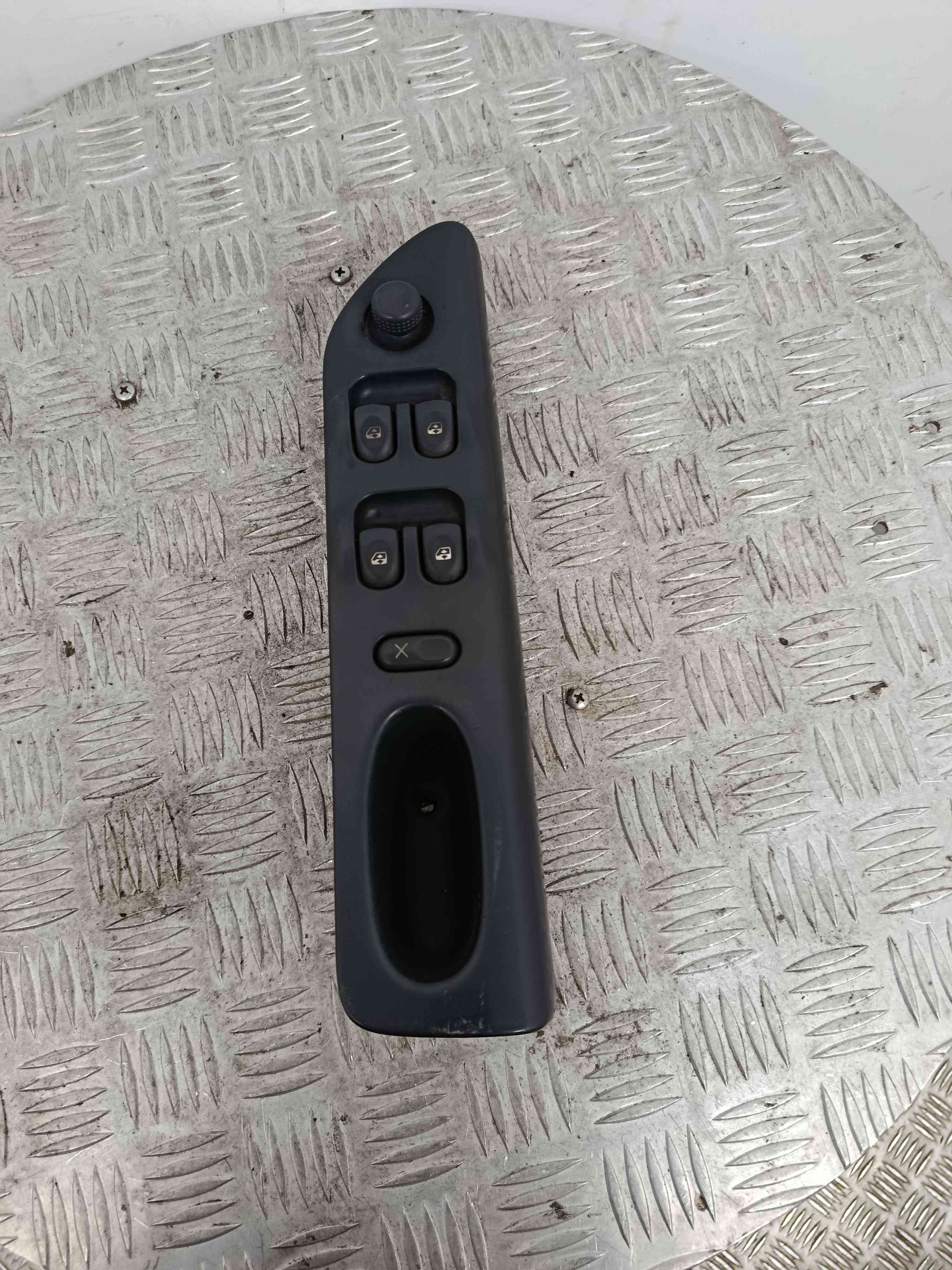 Mando / interruptor elevalunas delantero izquierdo