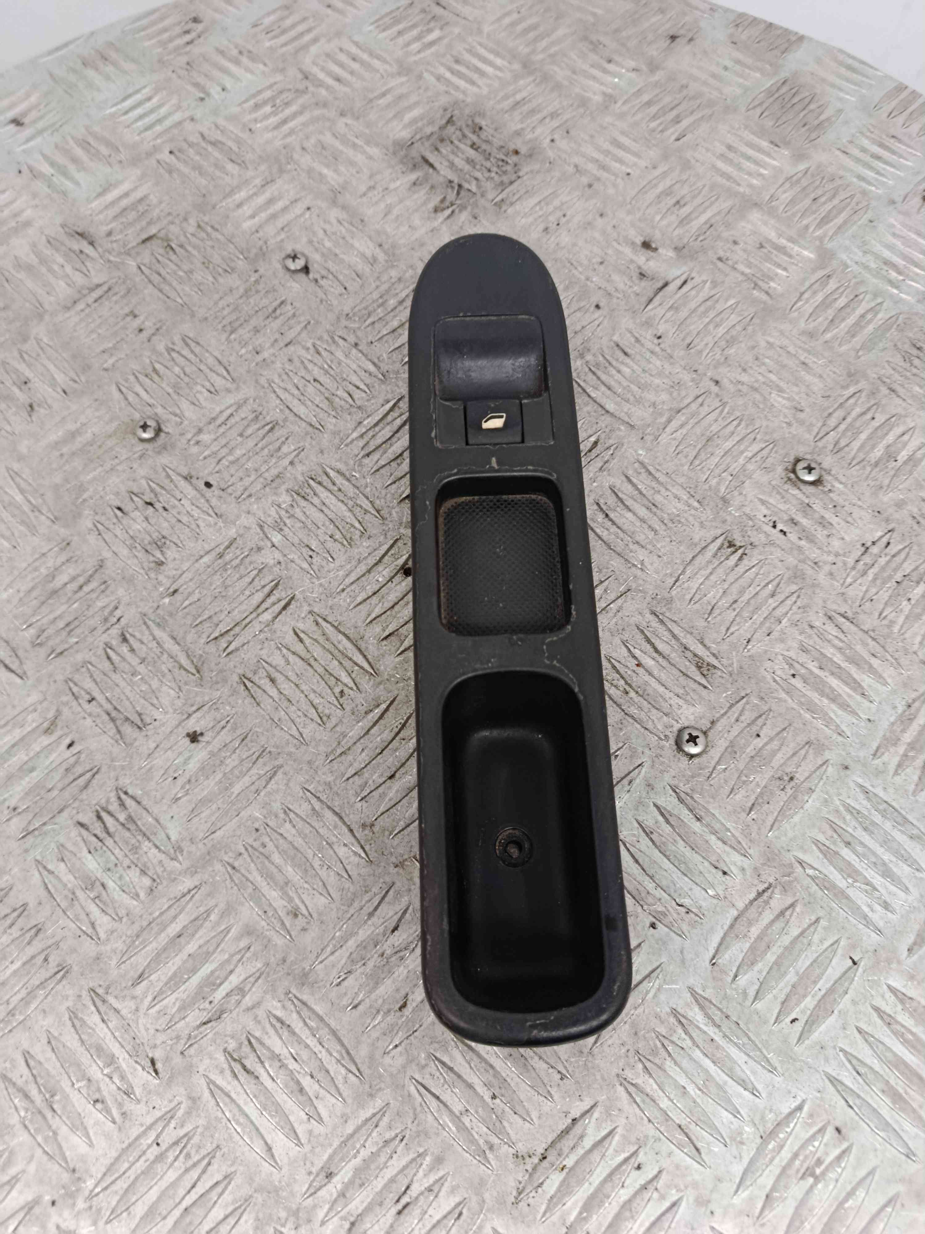 Mando / interruptor elevalunas delantero derecho