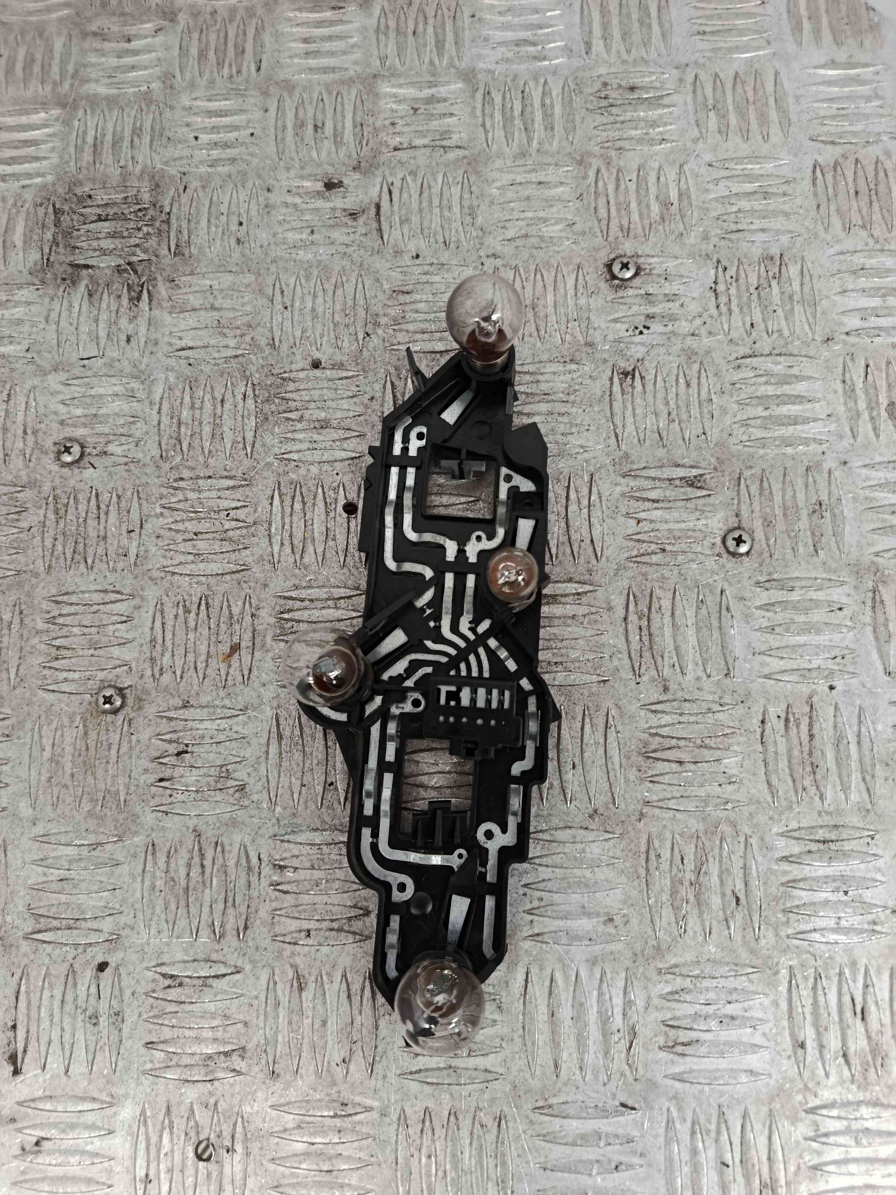 Soporte de luz trasera izquierda