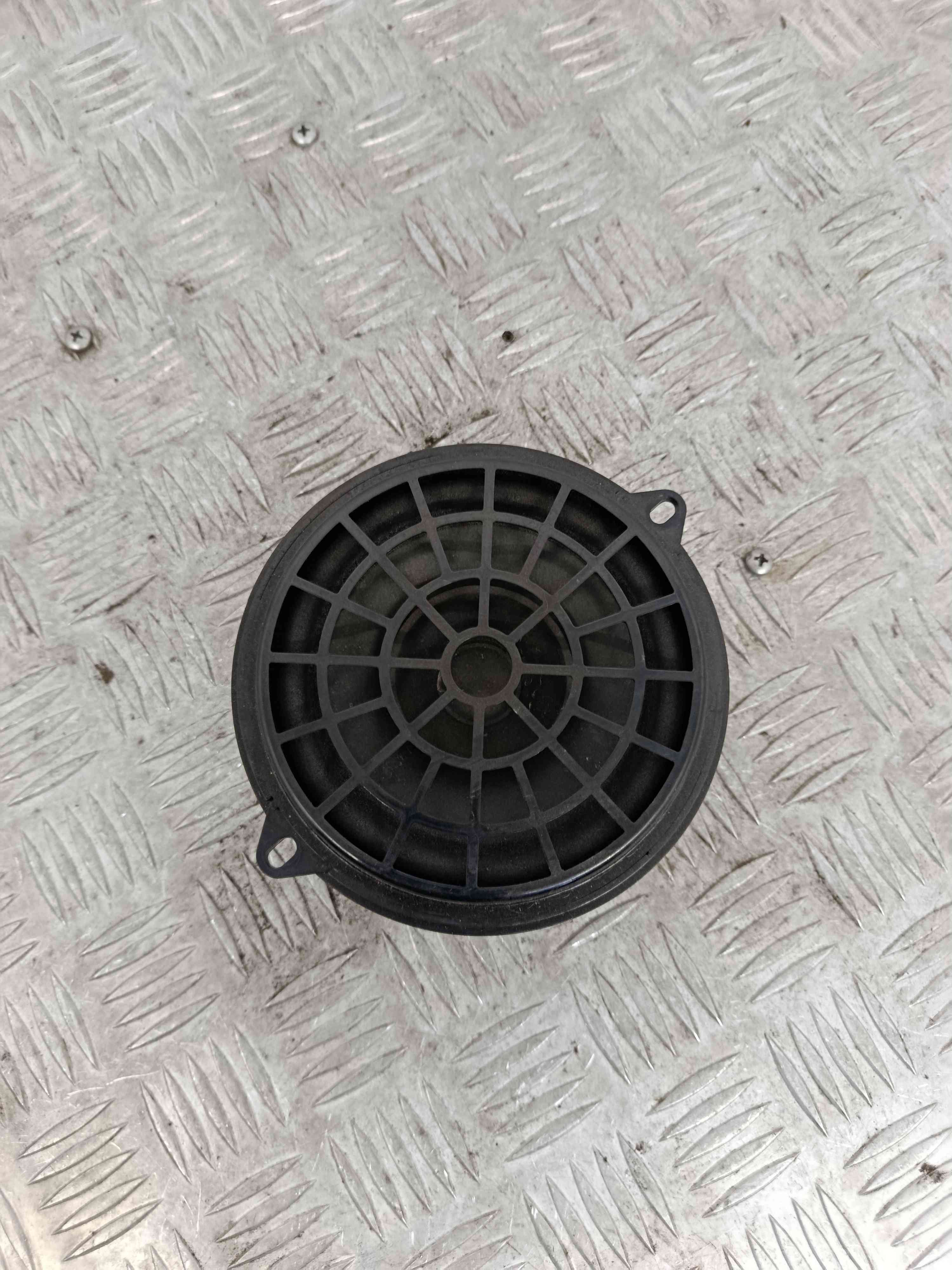 Sound system column / Speakers