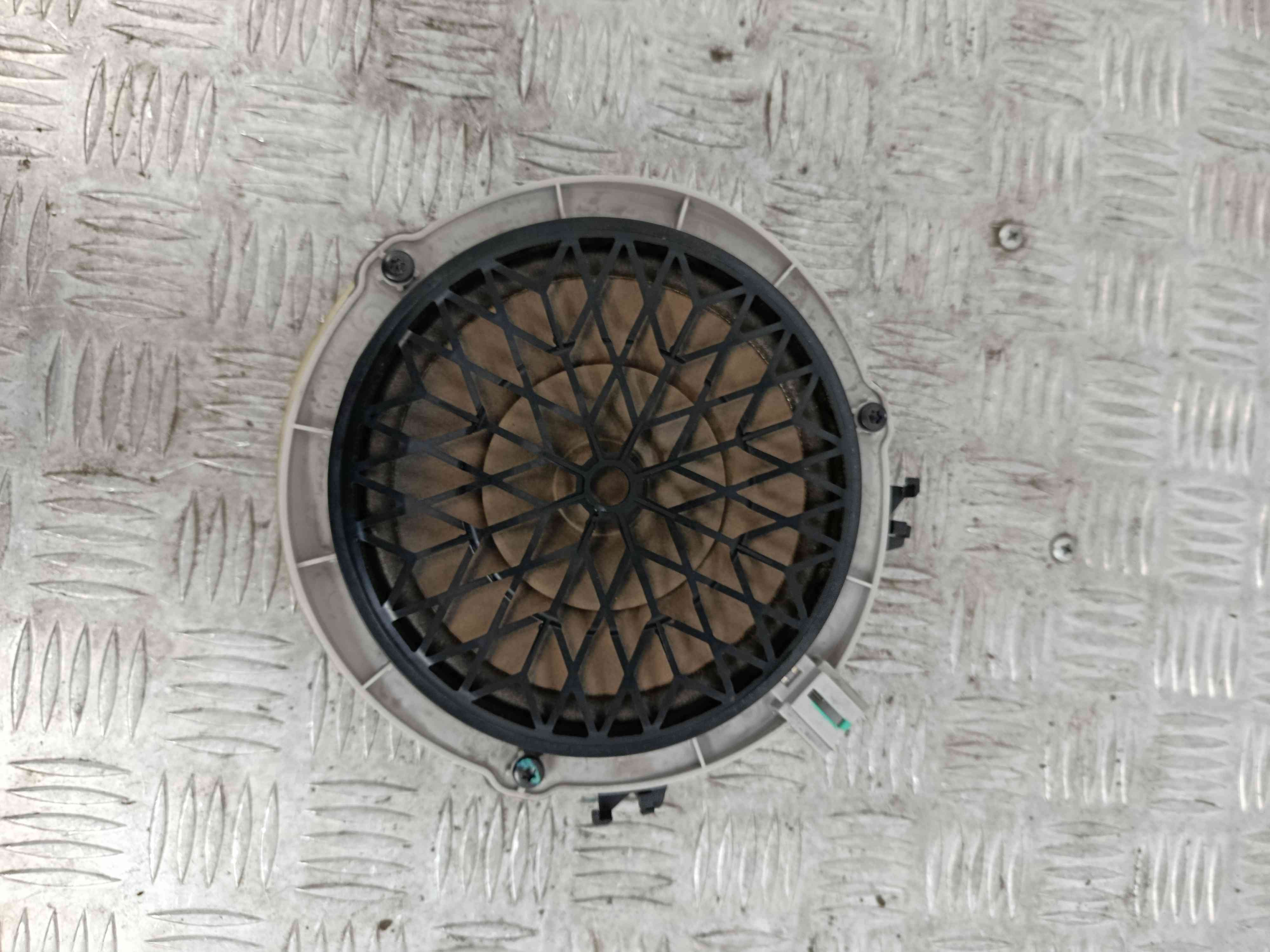Sound system column / Speakers