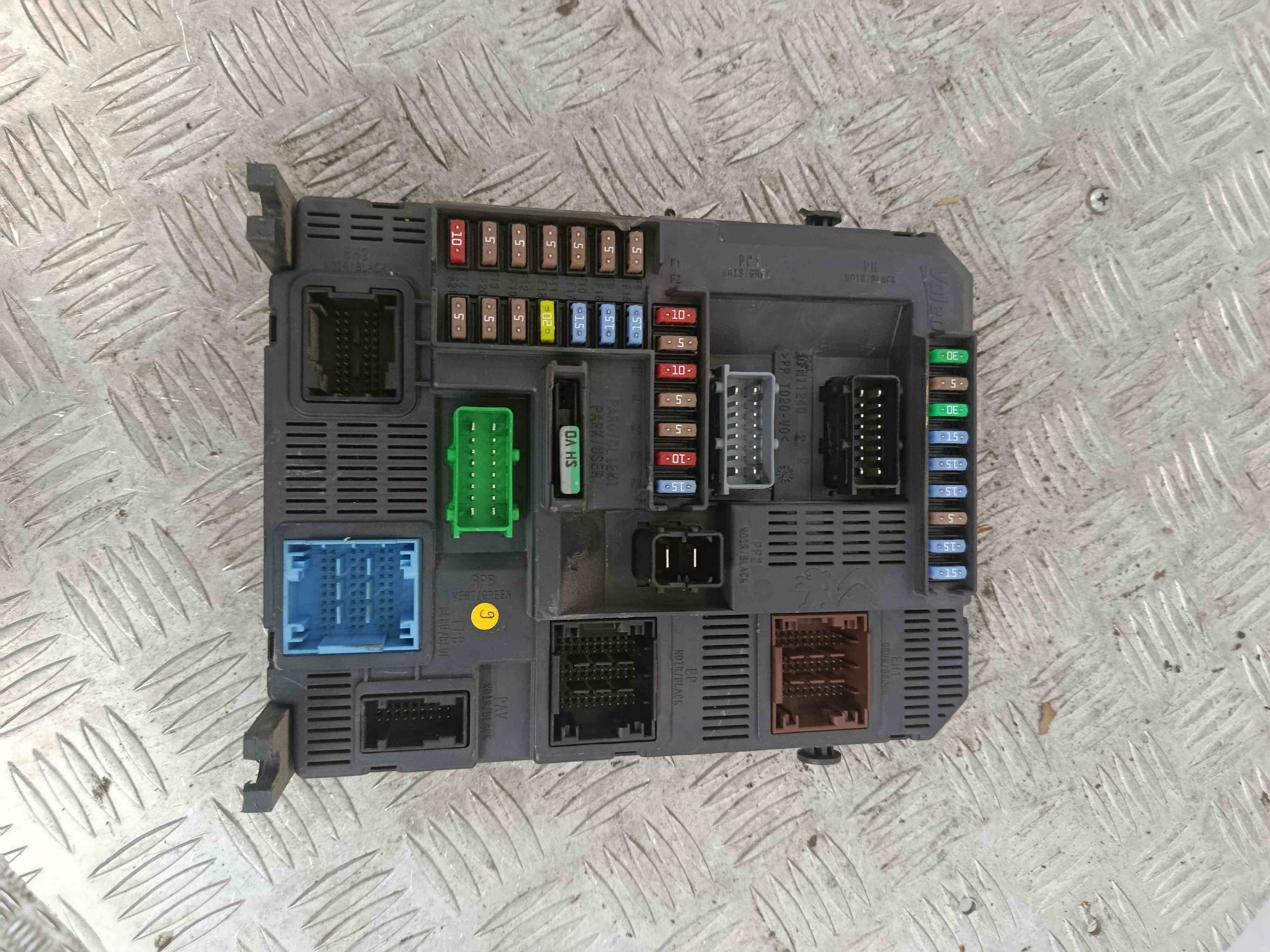 Fuse box / SAM / BSI