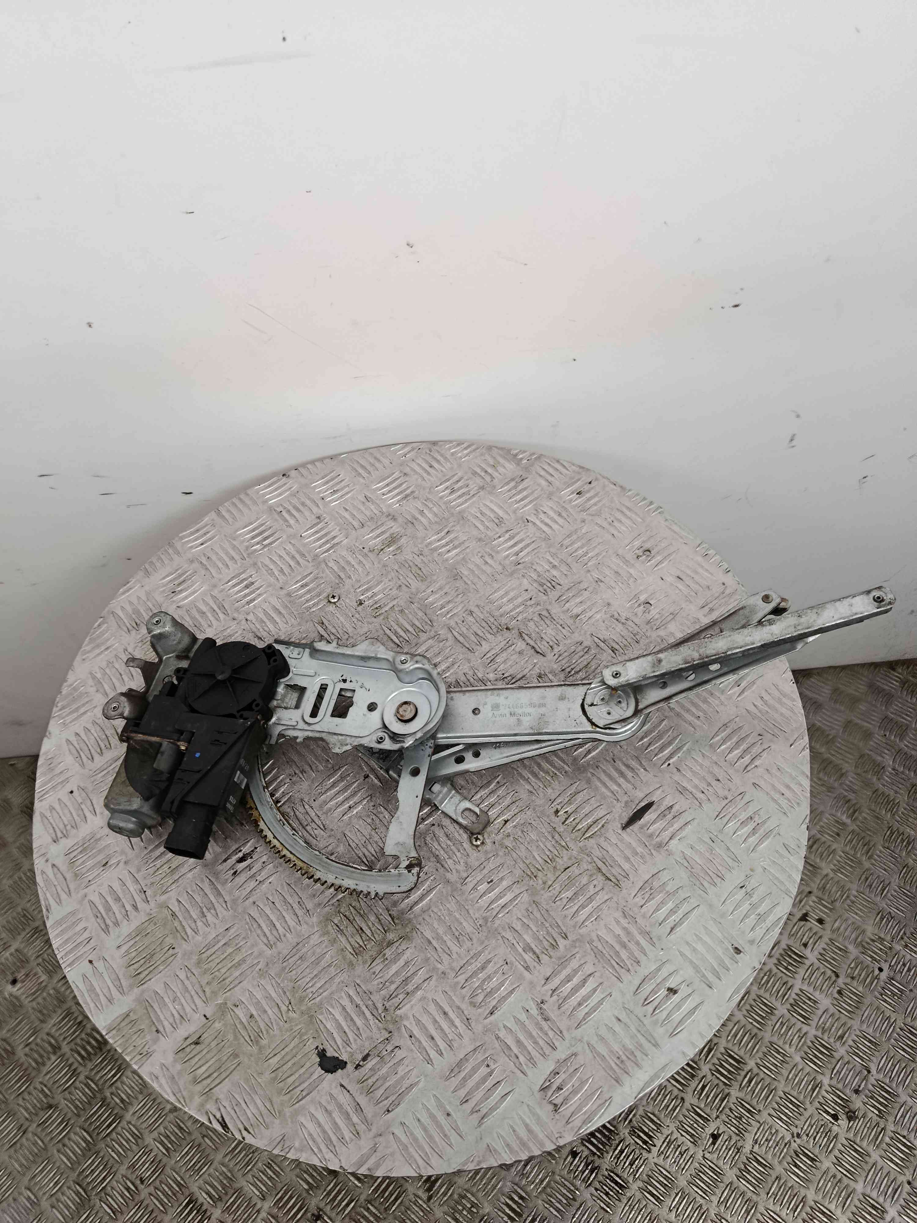 Rechts front Fenster regulator