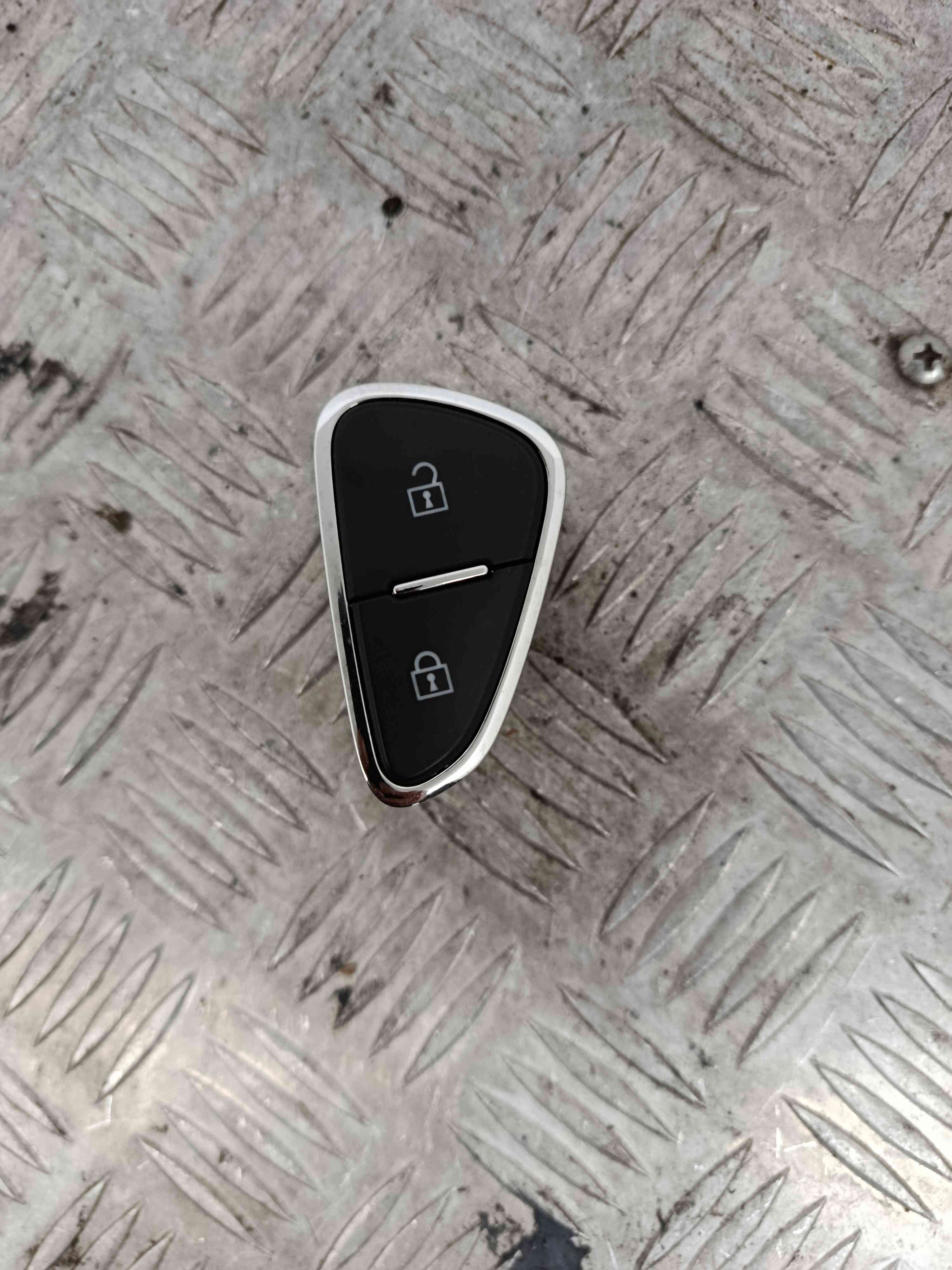 Bouton/interrupteur de verrouillage des portes