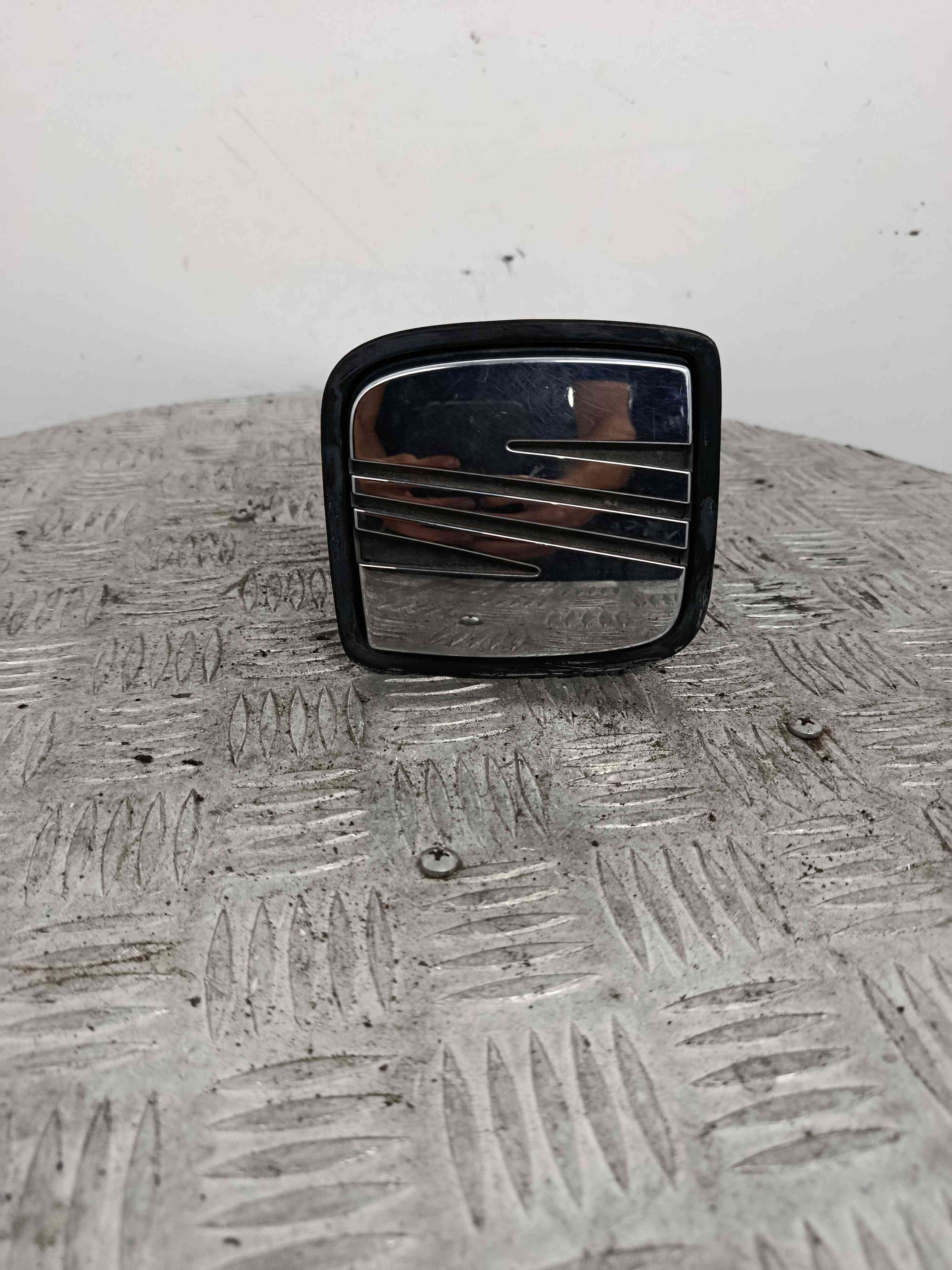 Outside Door Handle of Rear Door
