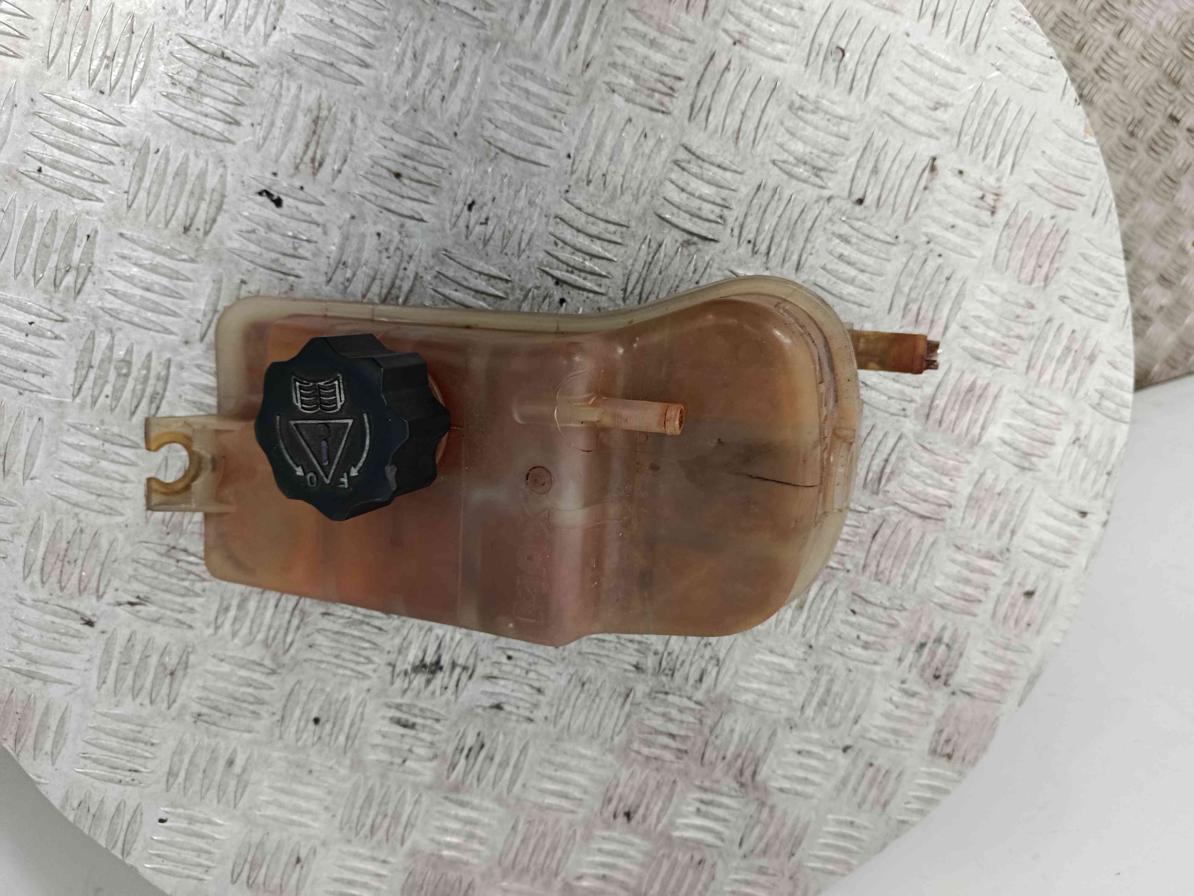 Coolant reservoir