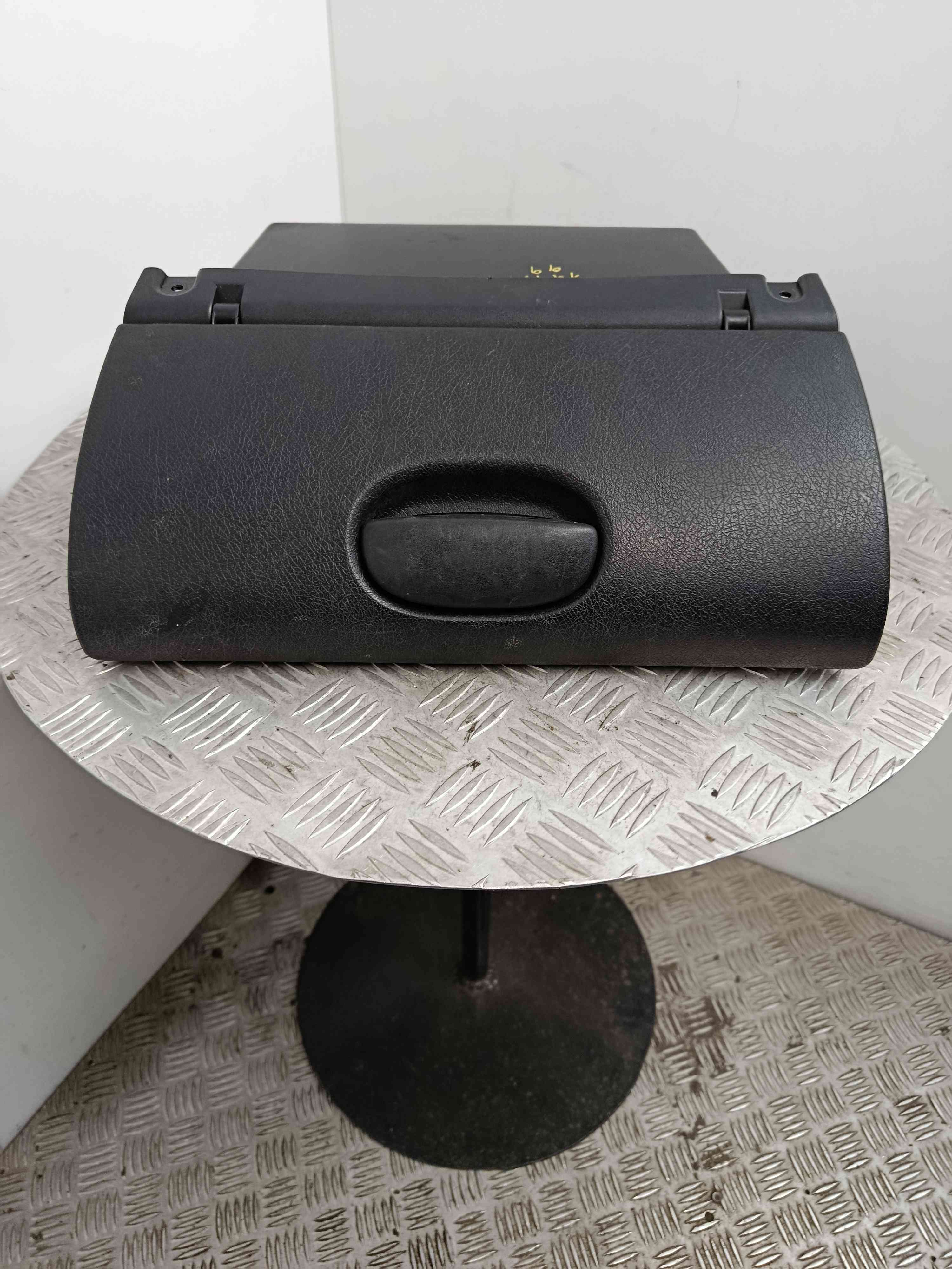 Glove Box / Compartment
